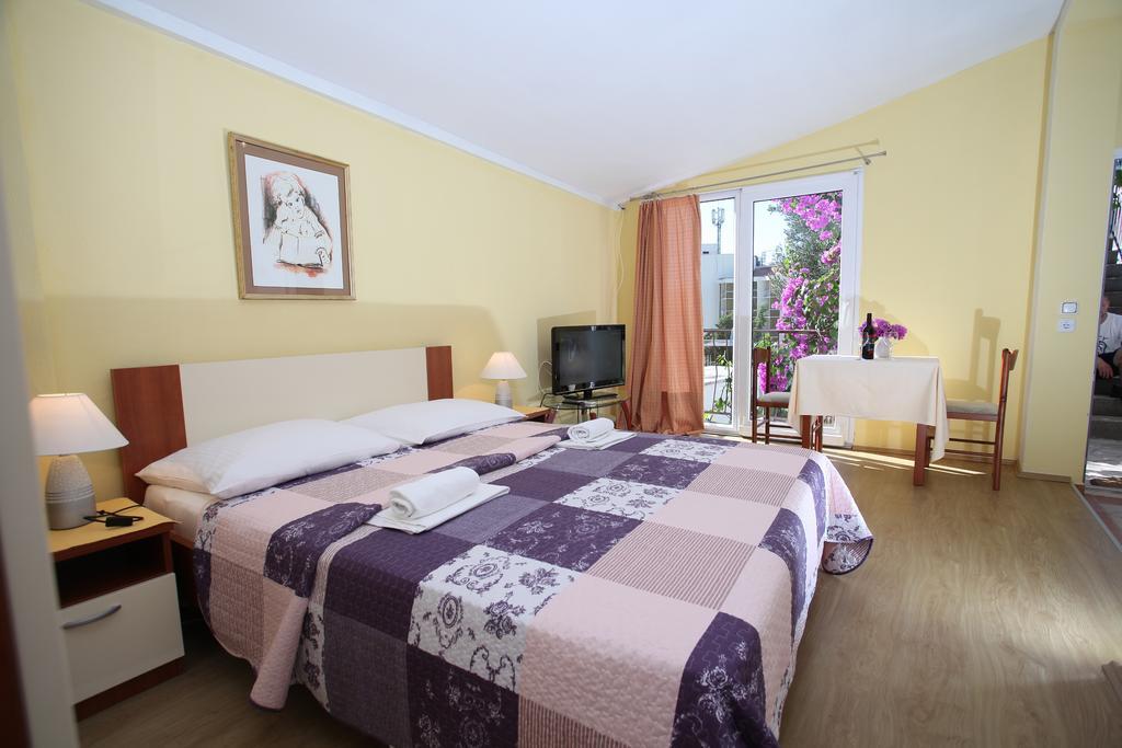 Apartments Kovacic Макарска Стая снимка