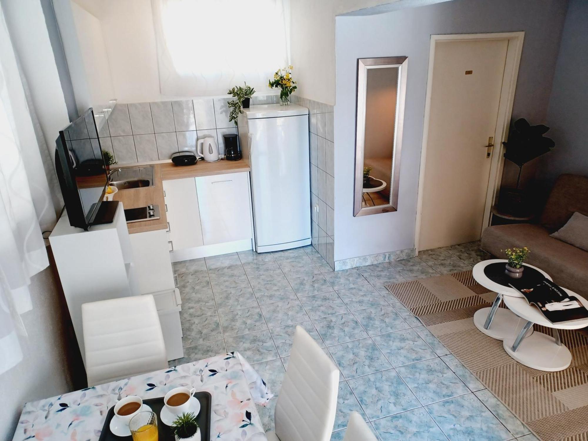 Apartments Kovacic Макарска Екстериор снимка