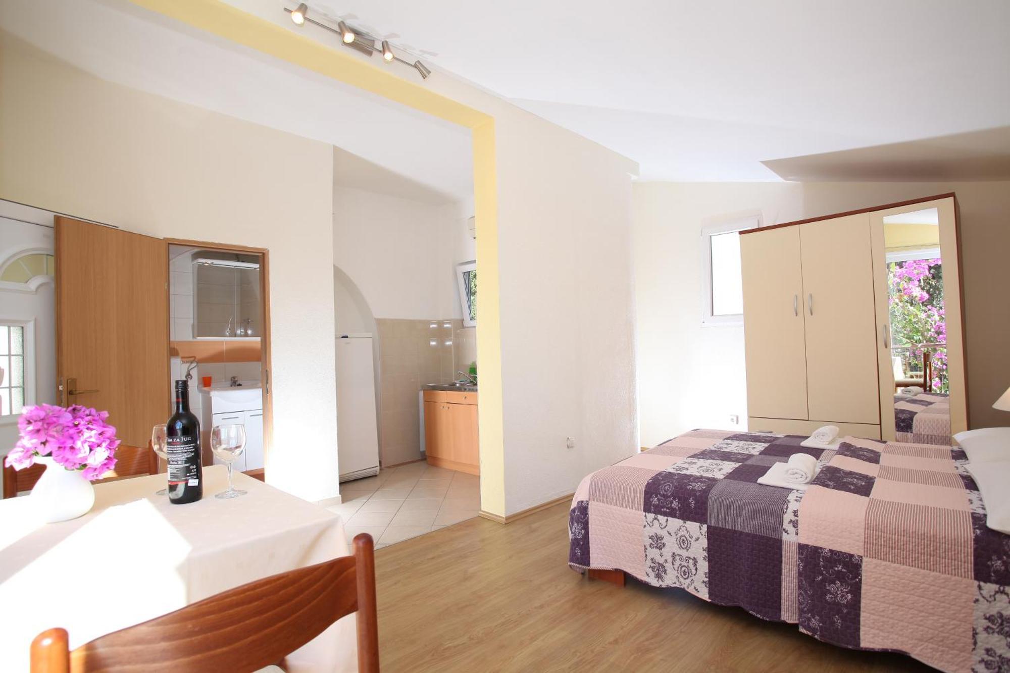 Apartments Kovacic Макарска Стая снимка