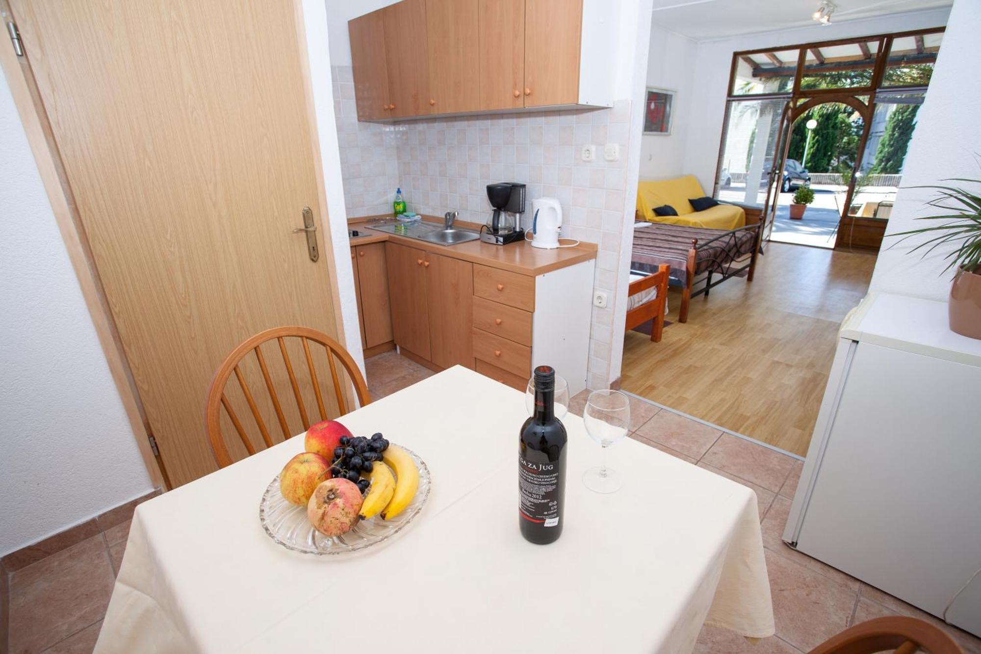 Apartments Kovacic Макарска Стая снимка