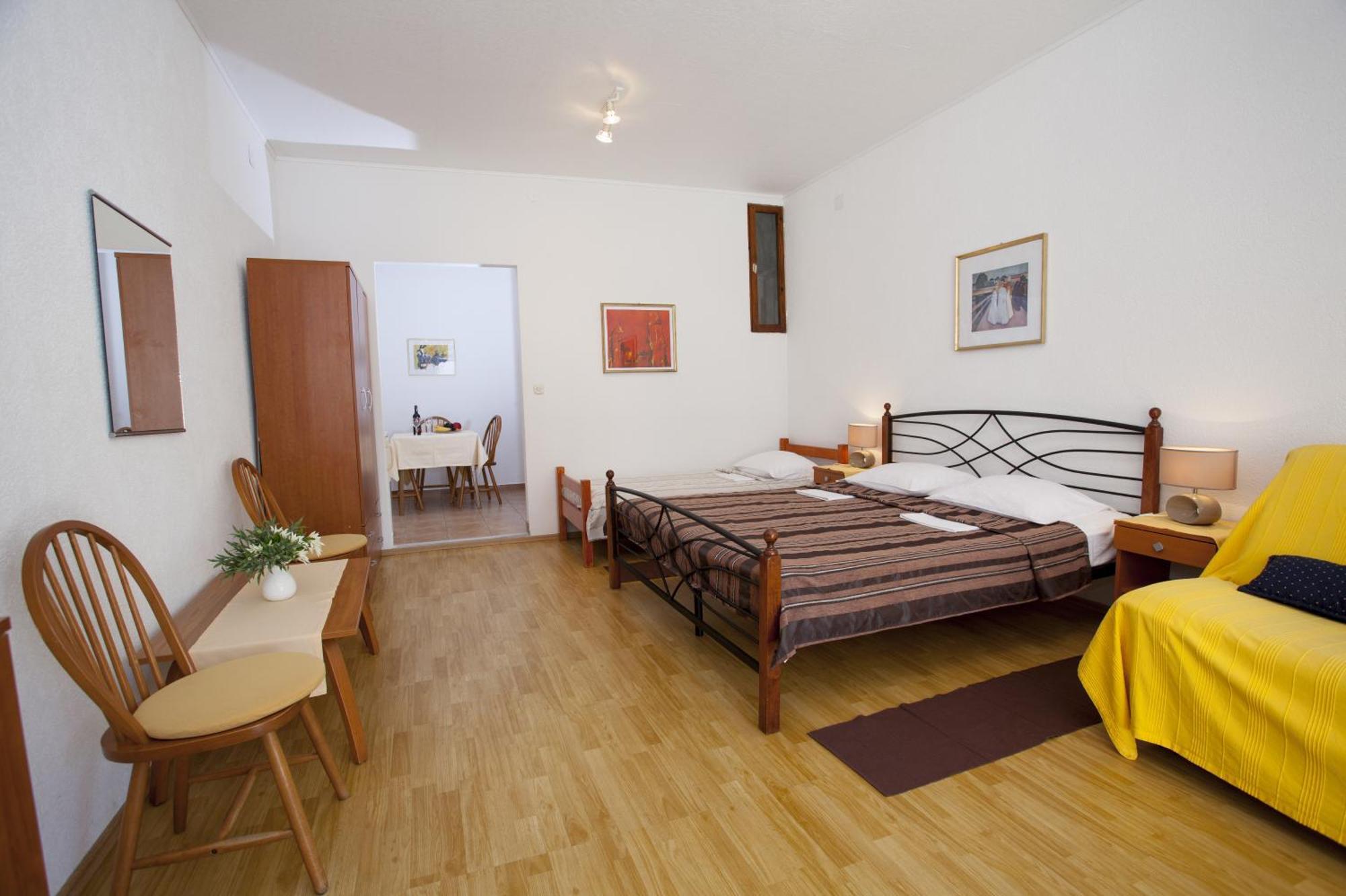 Apartments Kovacic Макарска Стая снимка
