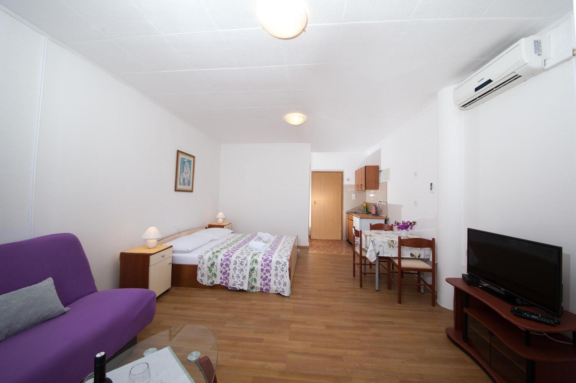 Apartments Kovacic Макарска Стая снимка