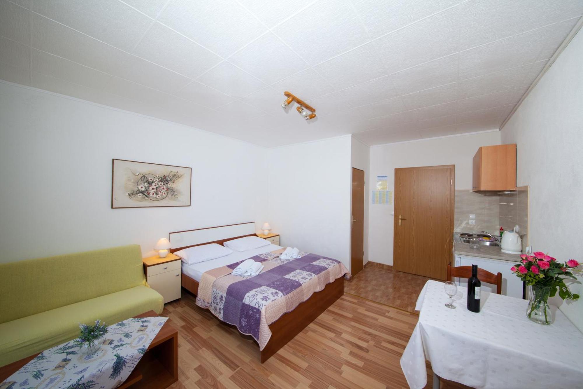 Apartments Kovacic Макарска Стая снимка