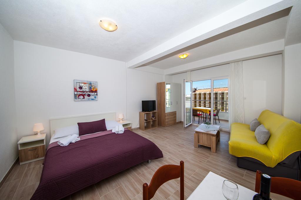 Apartments Kovacic Макарска Екстериор снимка
