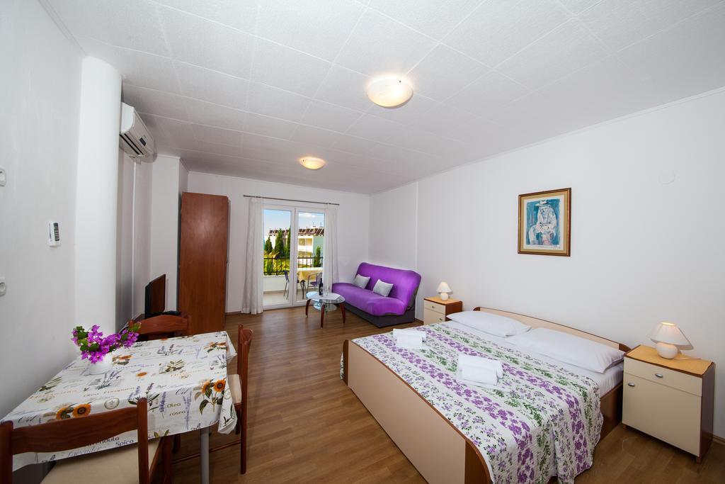 Apartments Kovacic Макарска Екстериор снимка