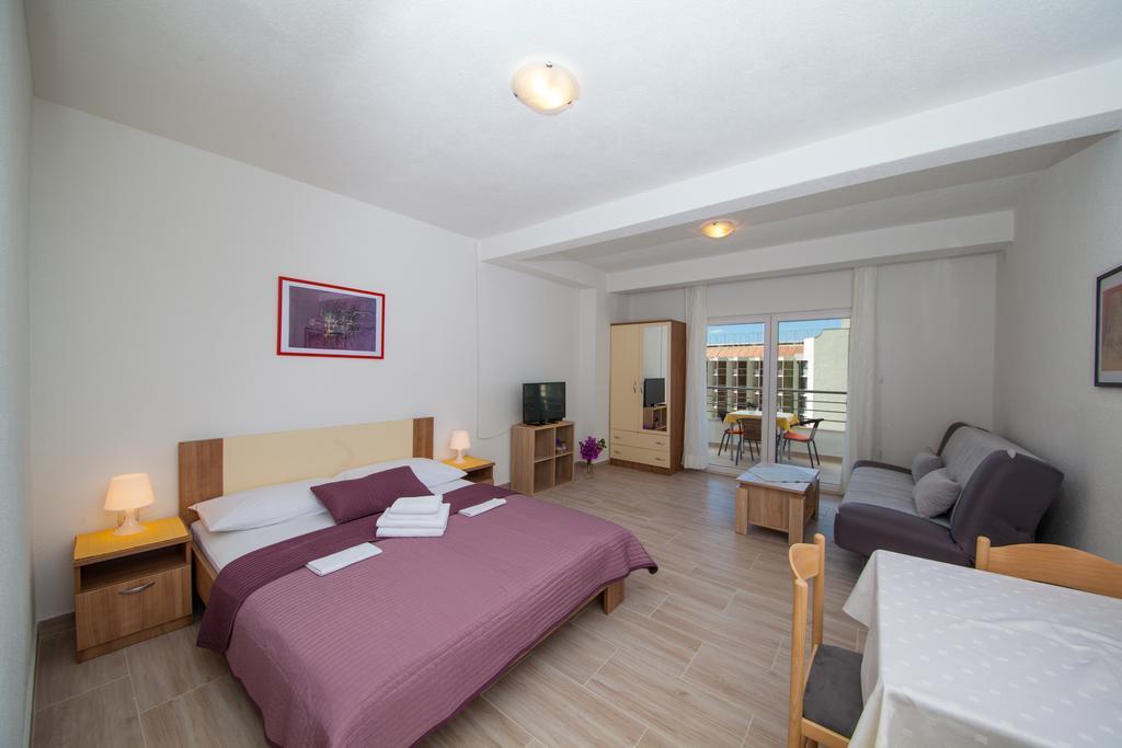 Apartments Kovacic Макарска Екстериор снимка