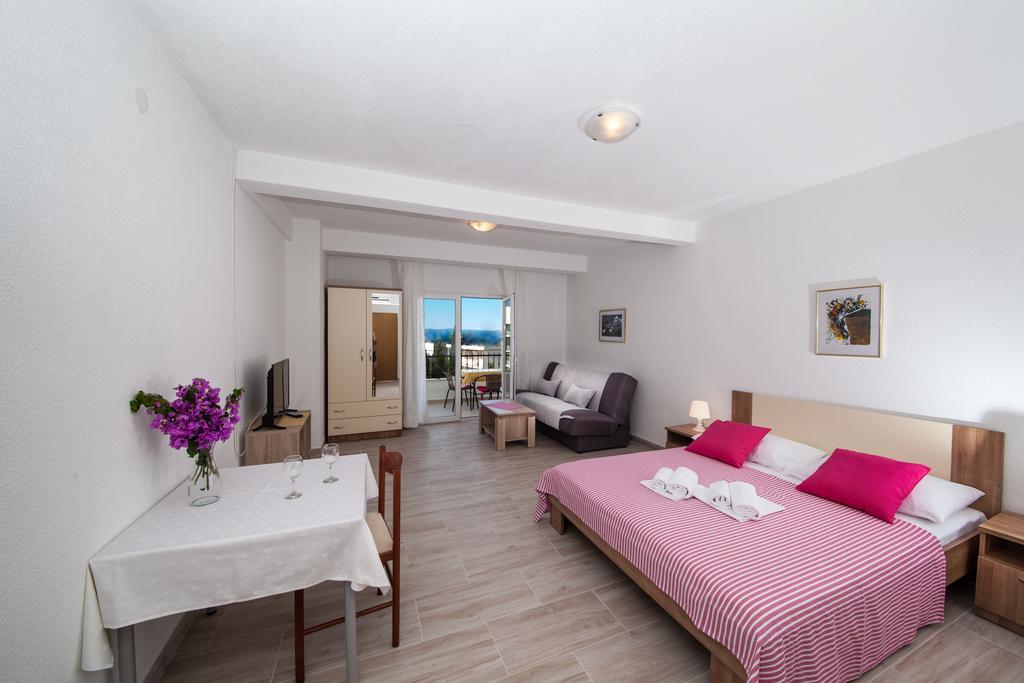 Apartments Kovacic Макарска Екстериор снимка