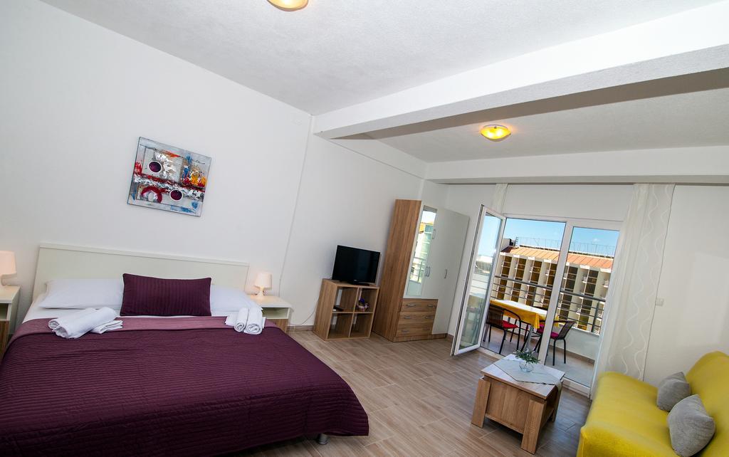 Apartments Kovacic Макарска Екстериор снимка